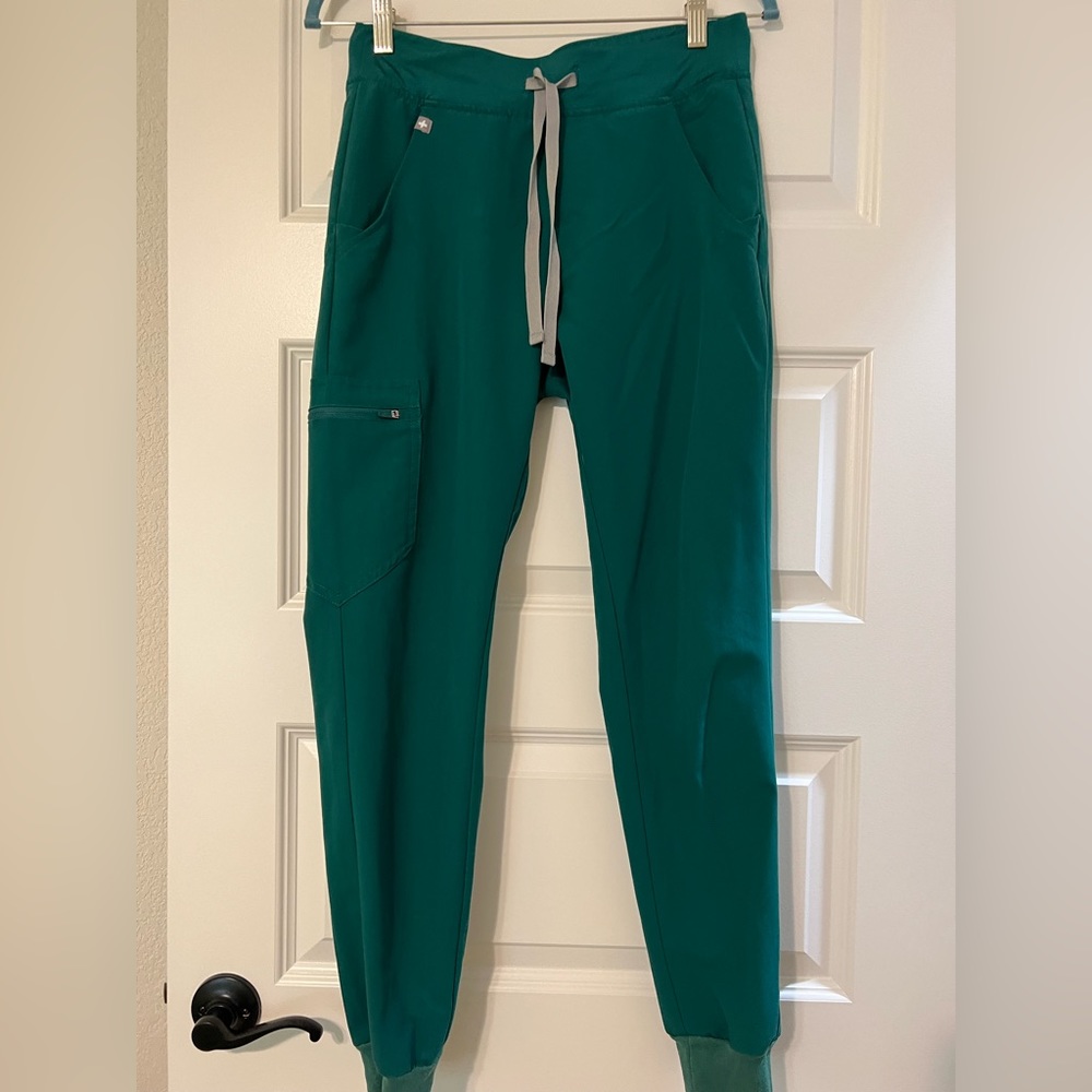 FIGS Zamora joggers Hunter green size XS
